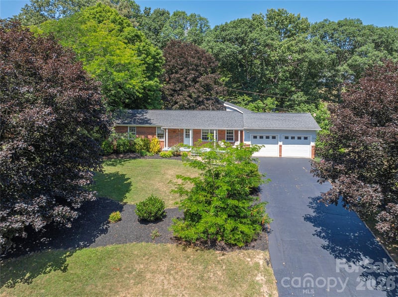 258 Camelot Dr, Clyde, NC 28721