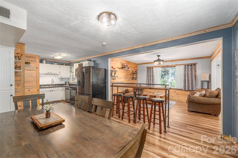 258 Camelot Dr, Clyde, NC 28721