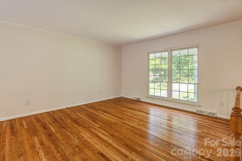47 Bell Rd, Asheville, NC 28805