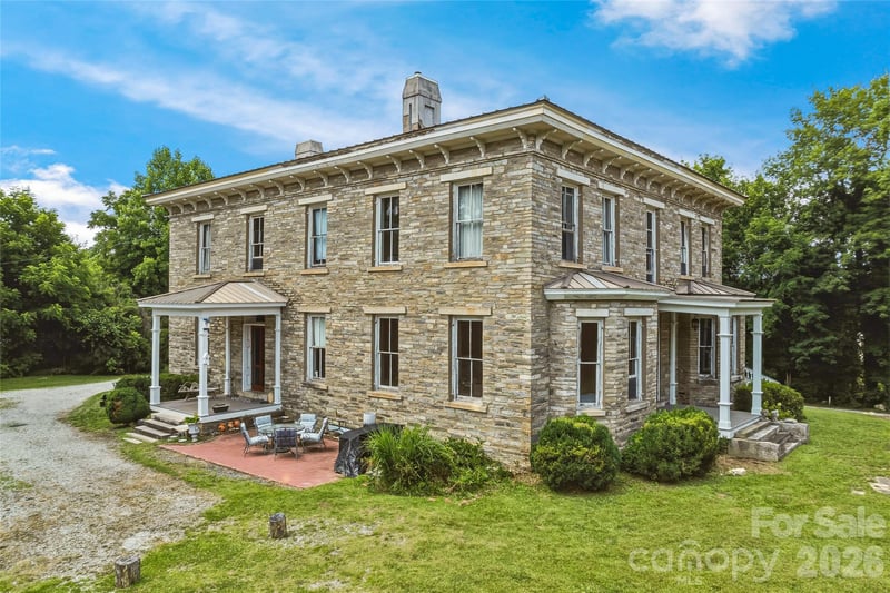 31 Meadows Blake House Ln, Fletcher, NC 28732