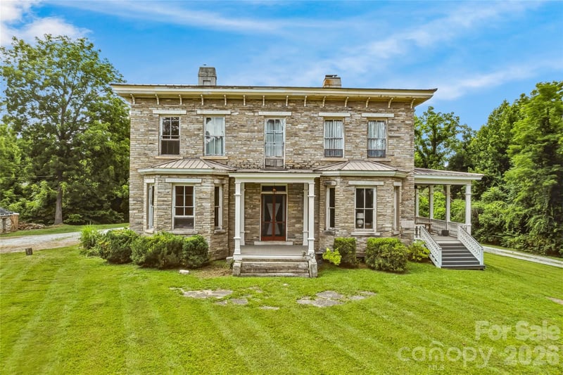 31 Meadows Blake House Ln, Fletcher, NC 28732