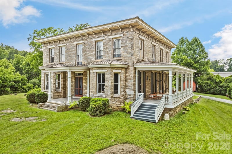 31 Meadows Blake House Ln, Fletcher, NC 28732