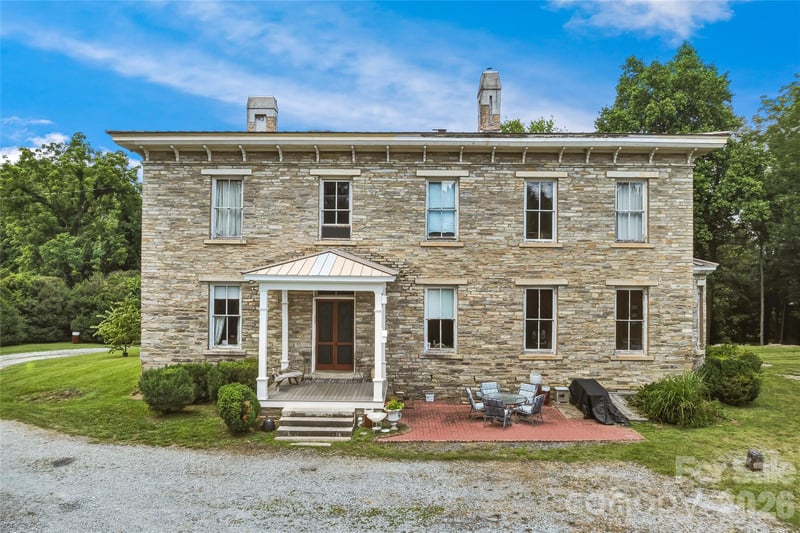 31 Meadows Blake House Ln, Fletcher, NC 28732