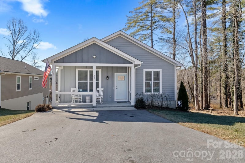 82 Summit Cir, Hendersonville, NC 28739