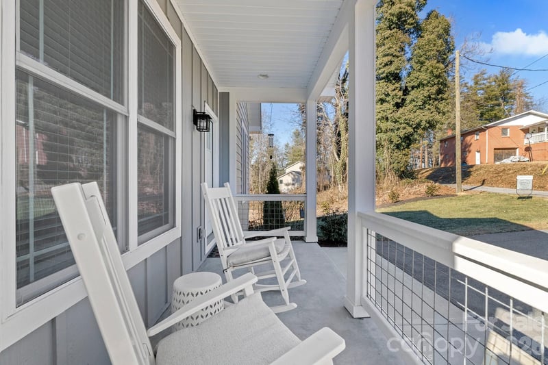82 Summit Cir, Hendersonville, NC 28739
