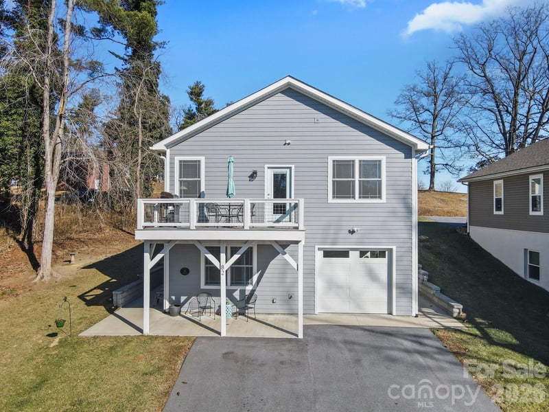 82 Summit Cir, Hendersonville, NC 28739