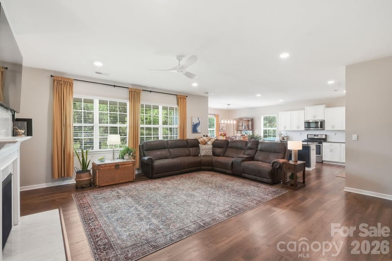 7735 Stonehouse Dr, Gastonia, NC 28056