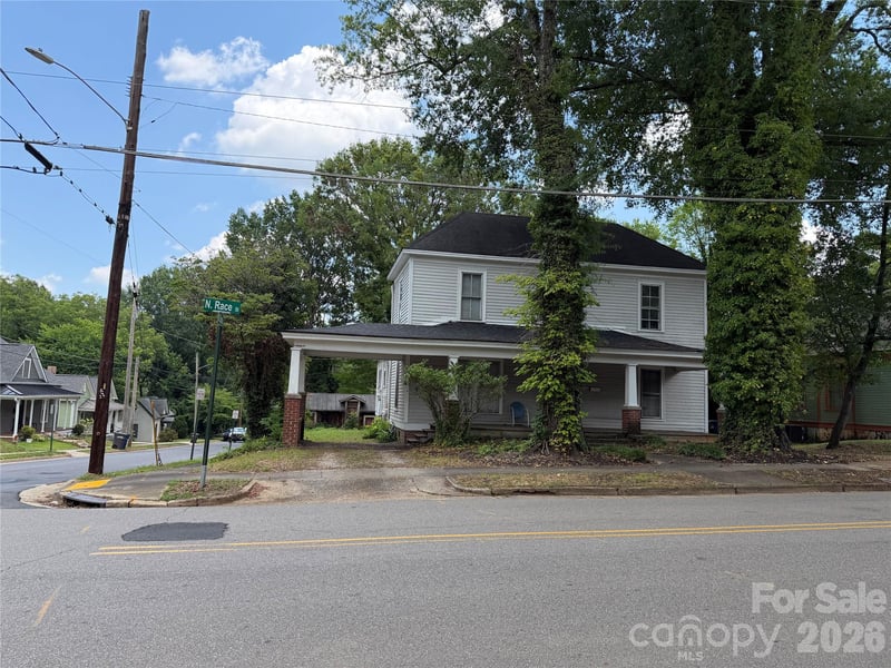 403 Race St, Statesville, NC 28677