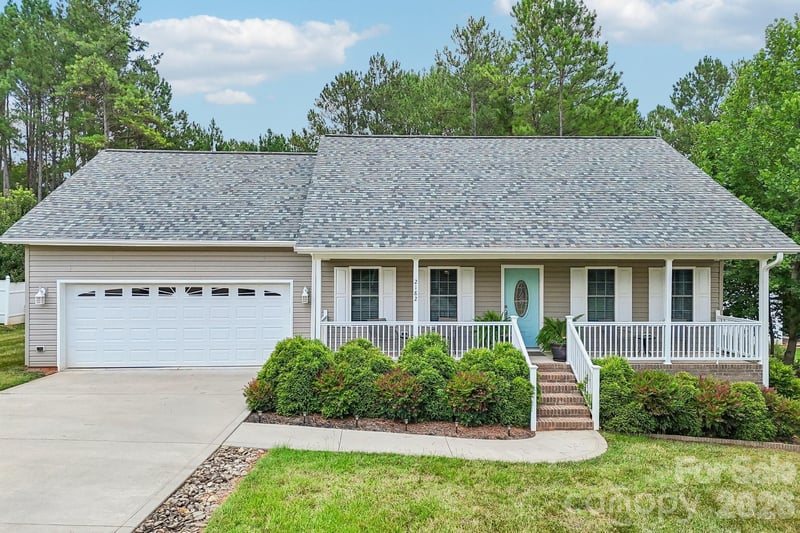 2182 Evergreen Dr, Newton, NC 28658