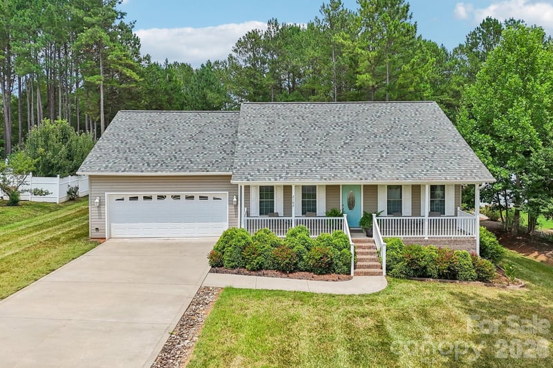 2182 Evergreen Dr, Newton, NC 28658