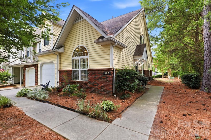 109 Prescott St, Matthews, NC 28104