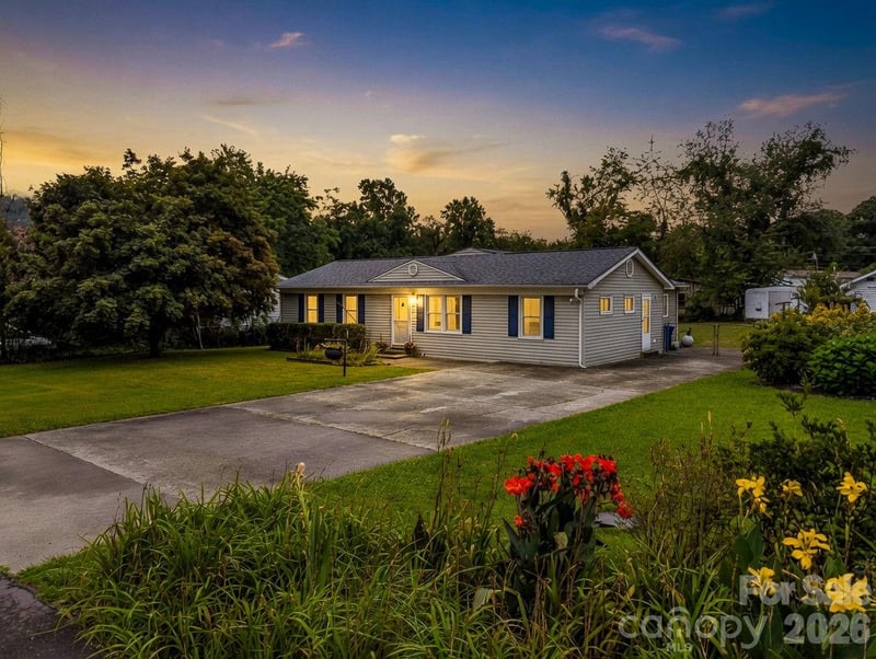 119 Scenic View Dr, Swannanoa, NC 28778