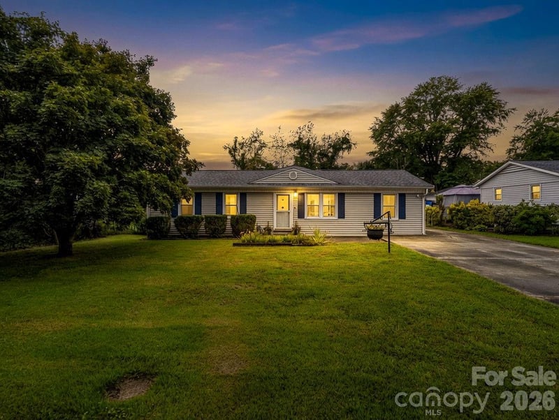 119 Scenic View Dr, Swannanoa, NC 28778