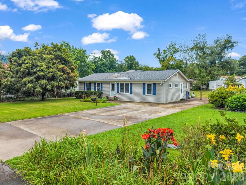 119 Scenic View Dr, Swannanoa, NC 28778