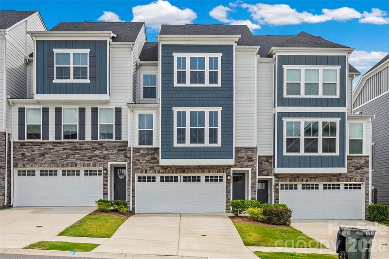 928 Portrush Ln, Tega Cay, SC 29708