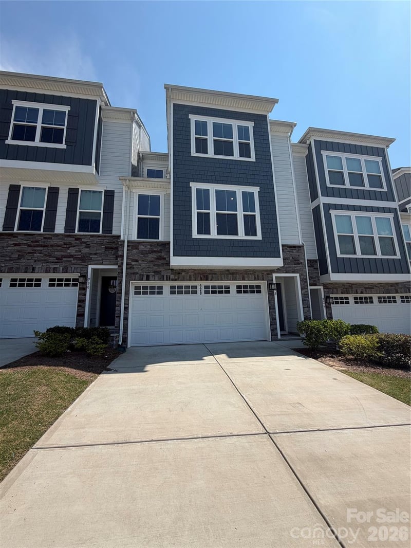 928 Portrush Ln, Tega Cay, SC 29708