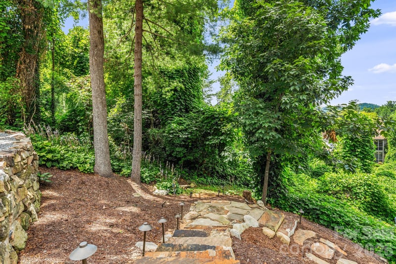 195 Jordan St, Hendersonville, NC 28739
