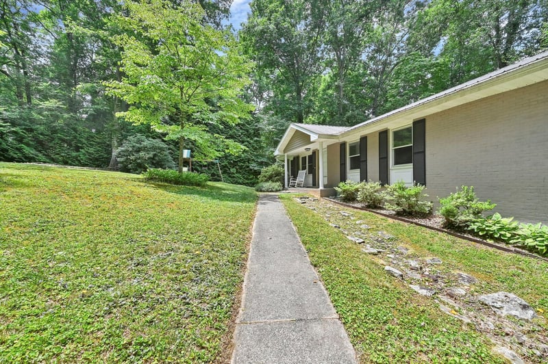 222 Timberlane Dr, Etowah, NC 28729