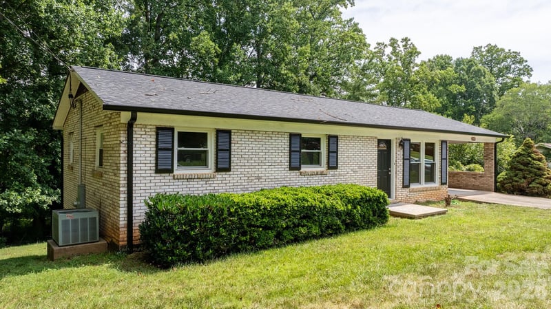 2428 Cedar Valley Dr, Conover, NC 28613