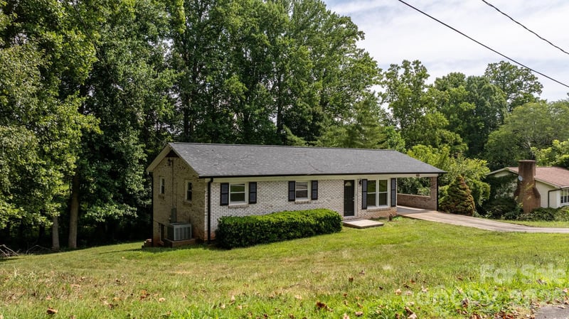 2428 Cedar Valley Dr, Conover, NC 28613