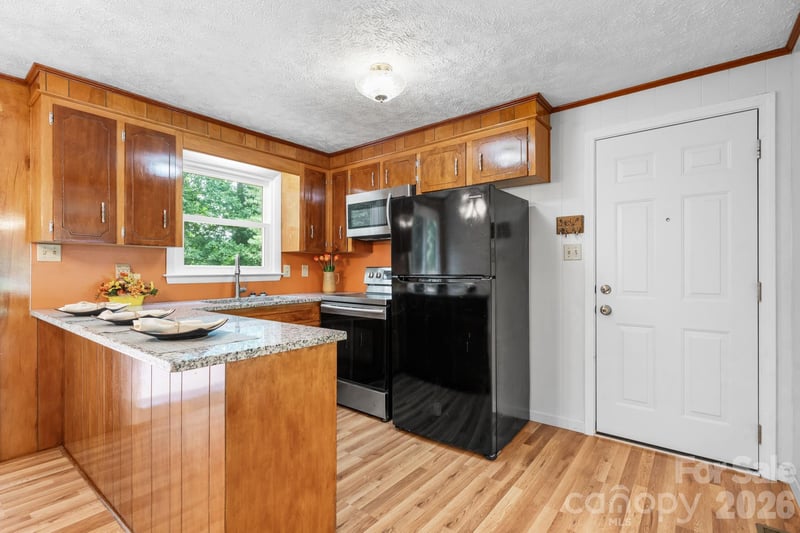2428 Cedar Valley Dr, Conover, NC 28613