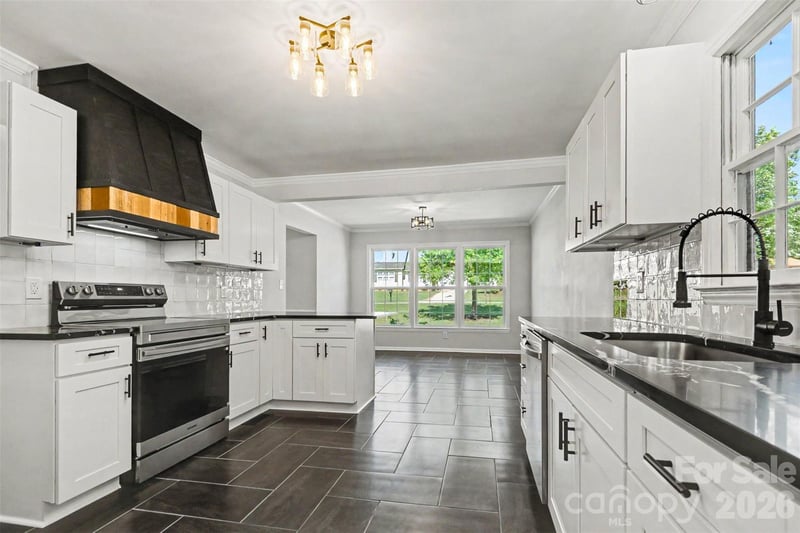 4108 Wimbledon Dr, Dallas, NC 28034