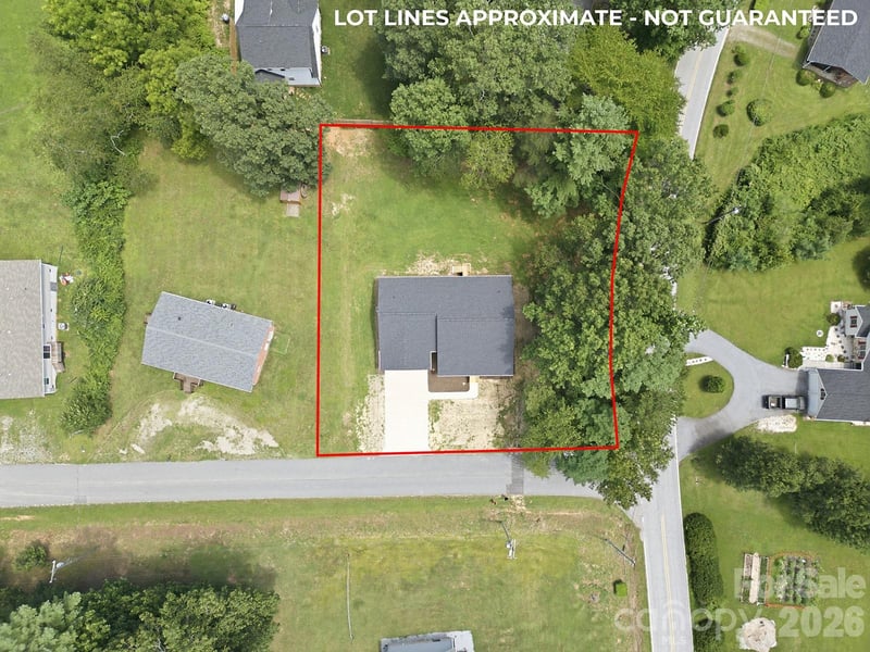 322 Jody St, East Flat Rock, NC 28726