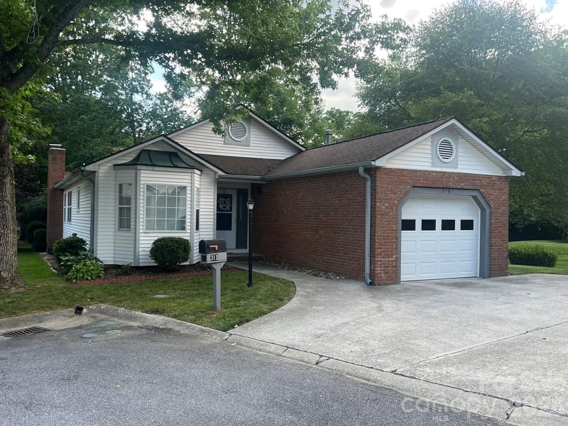 313 Somerton Ct, Hendersonville, NC 28791
