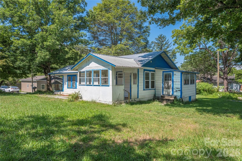 308 Substation St, Hendersonville, NC 28792
