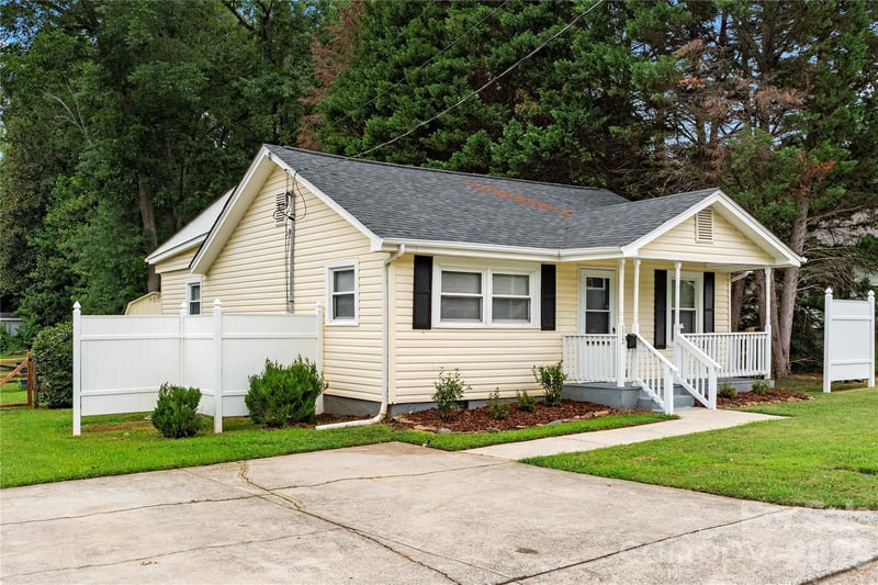 112 Harris St, Belmont, NC 28012