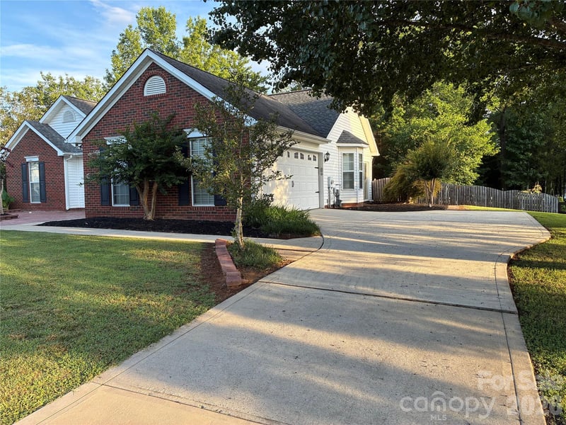 2332 Ivy Run Dr, Indian Trail, NC 28079
