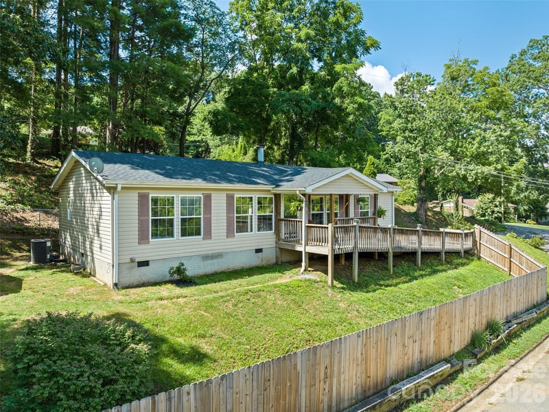 26 Cedar St, Canton, NC 28716