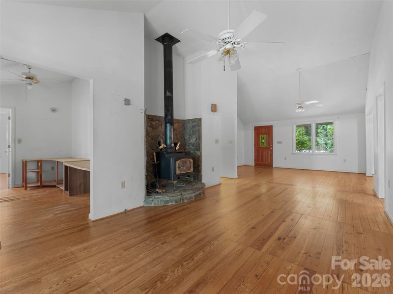 95 Substation Rd, Saluda, NC 28773