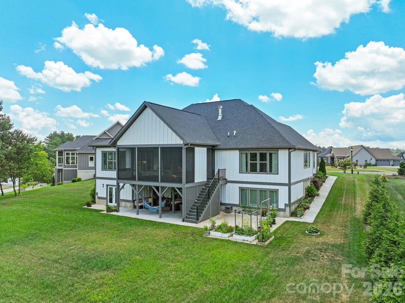 549 Daniel Circle Dr, Mills River, NC 28759