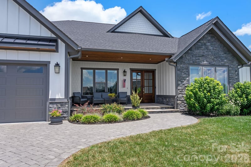 549 Daniel Circle Dr, Mills River, NC 28759