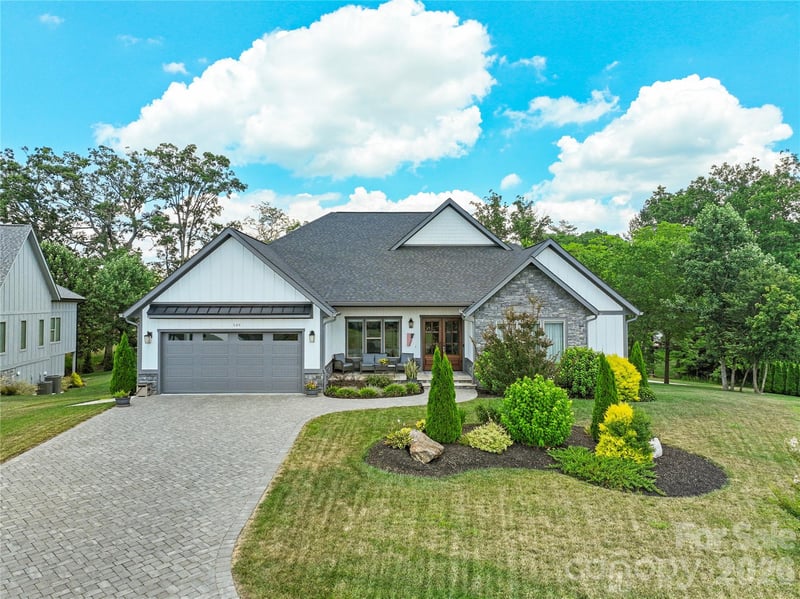 549 Daniel Circle Dr, Mills River, NC 28759