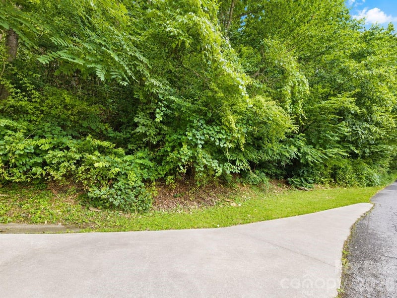 350 Mountain View Dr, Maggie Valley, NC 28751