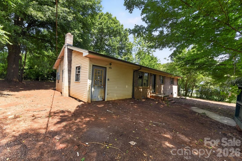 1393 Field Cir, Hickory, NC 28602