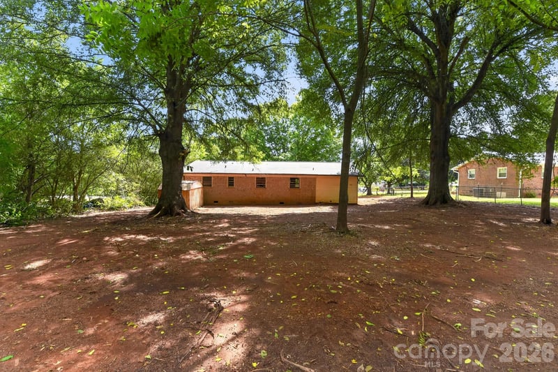 1393 Field Cir, Hickory, NC 28602