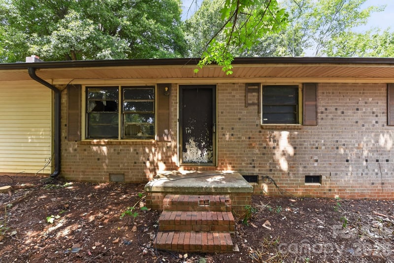 1393 Field Cir, Hickory, NC 28602