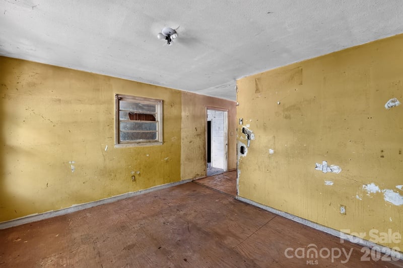 1393 Field Cir, Hickory, NC 28602
