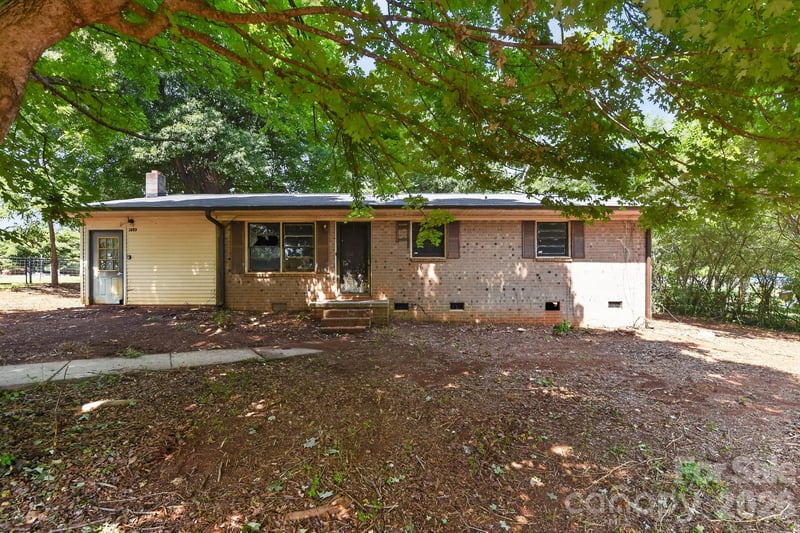 1393 Field Cir, Hickory, NC 28602