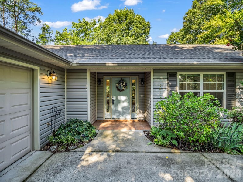 141 Dalton Ct, Lake Lure, NC 28746