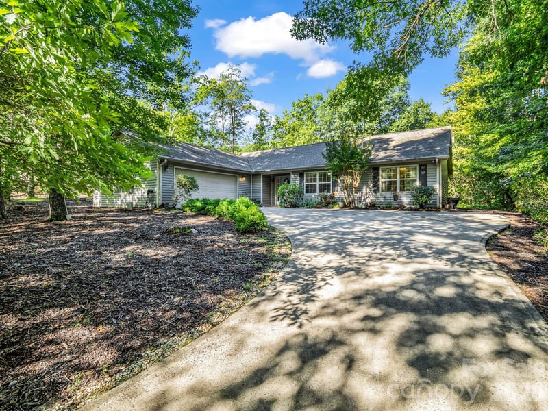 141 Dalton Ct, Lake Lure, NC 28746