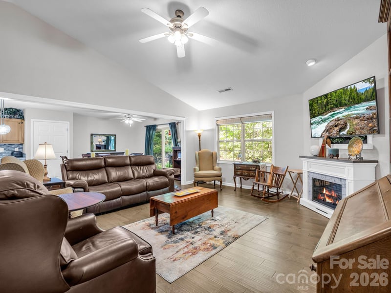 141 Dalton Ct, Lake Lure, NC 28746