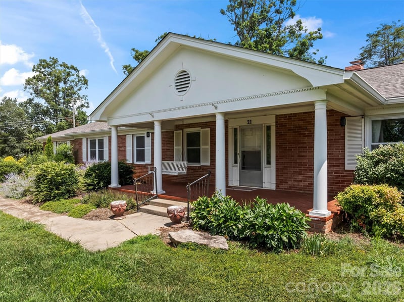 21 Hamburg Dr, Weaverville, NC 28787