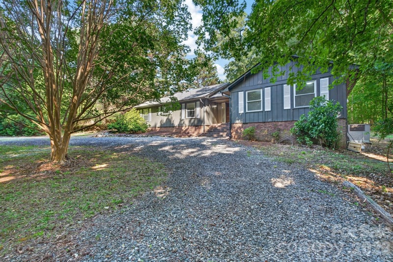 4531 Belhaven Forest Dr, Gastonia, NC 28056