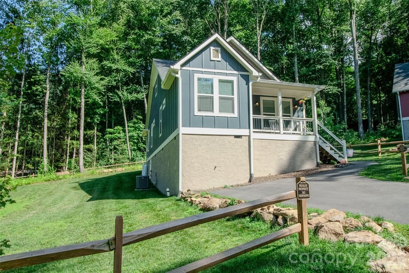 611 Twinbrook Ln, Maggie Valley, NC 28751