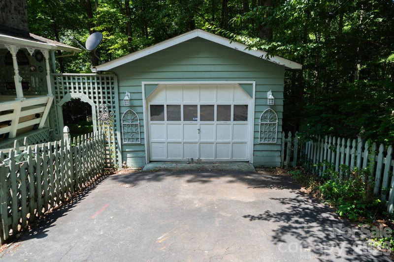 104 Ash Dr, Maggie Valley, NC 28751