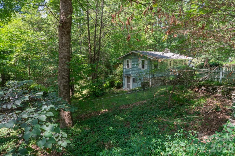 104 Ash Dr, Maggie Valley, NC 28751